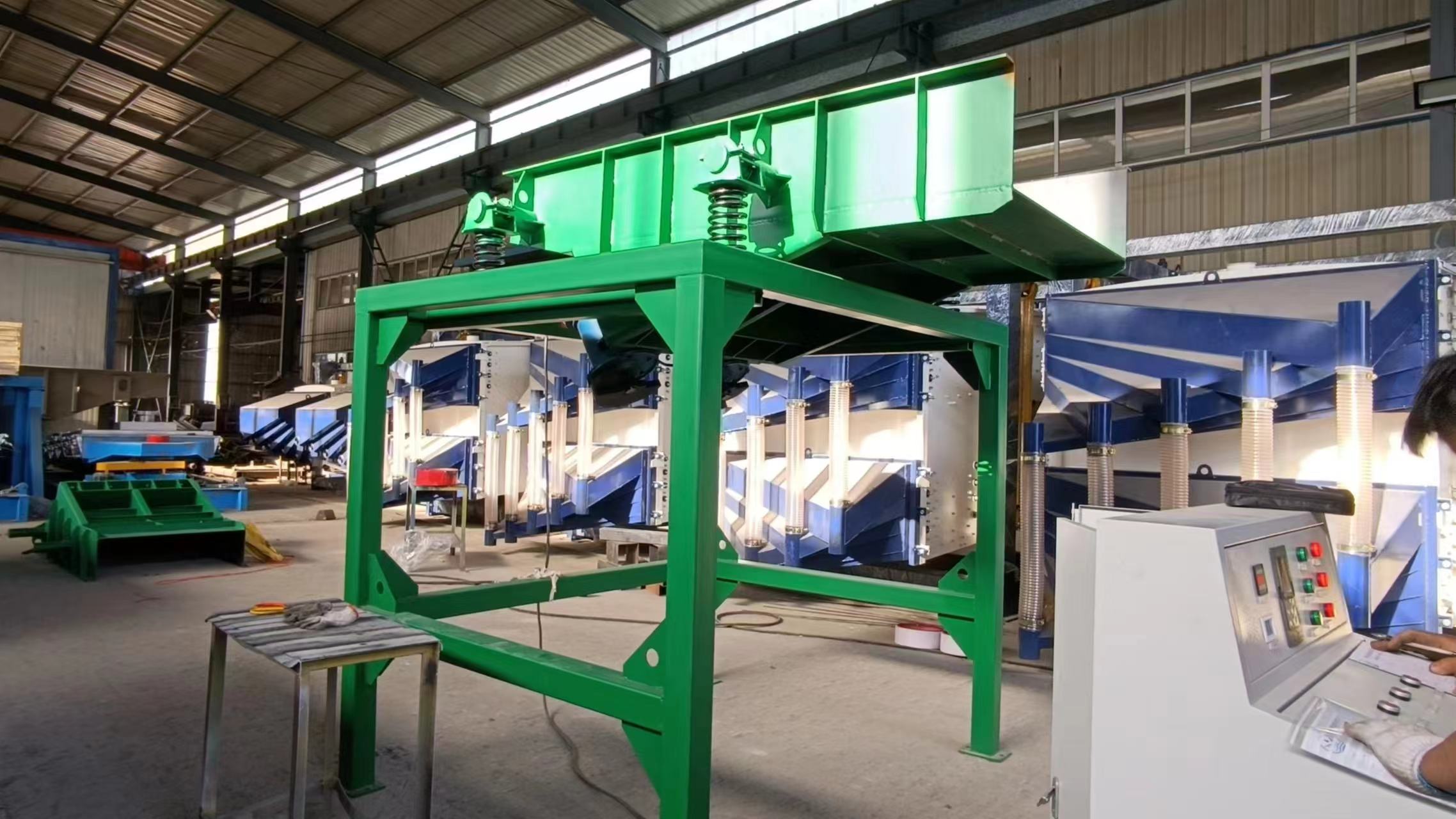 振動(dòng)給料機(jī)常見故障解決方式